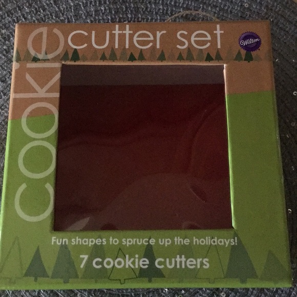 NWT Wilton Metal Christmas Cookie Cutters-7 shapes - Picture 3 of 3